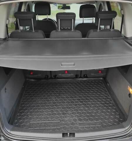 Черный Фольксваген Туран, объемом двигателя 1.97 л и пробегом 349 тыс. км за 13300 $, фото 13 на Automoto.ua