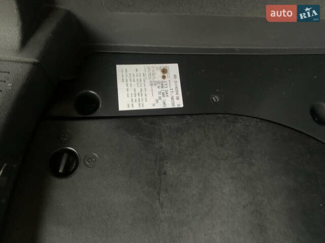 Черный Фольксваген Туран, объемом двигателя 1.97 л и пробегом 281 тыс. км за 13500 $, фото 10 на Automoto.ua
