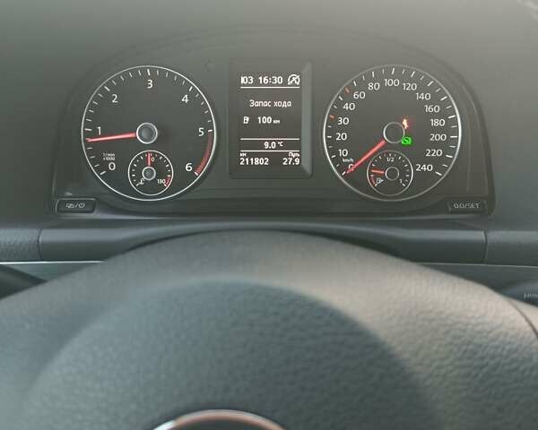 Черный Фольксваген Туран, объемом двигателя 1.6 л и пробегом 211 тыс. км за 12800 $, фото 15 на Automoto.ua