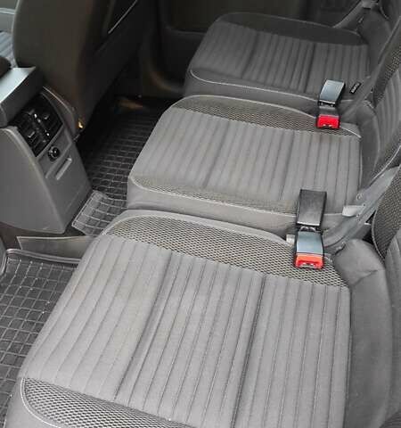 Черный Фольксваген Туран, объемом двигателя 1.97 л и пробегом 349 тыс. км за 13300 $, фото 7 на Automoto.ua