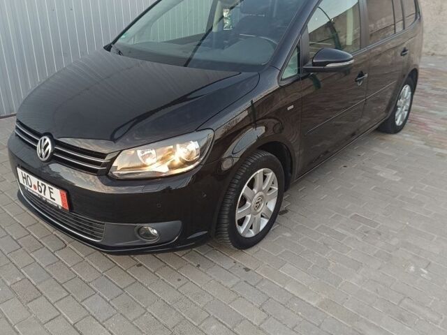 Черный Фольксваген Туран, объемом двигателя 0 л и пробегом 211 тыс. км за 12800 $, фото 1 на Automoto.ua