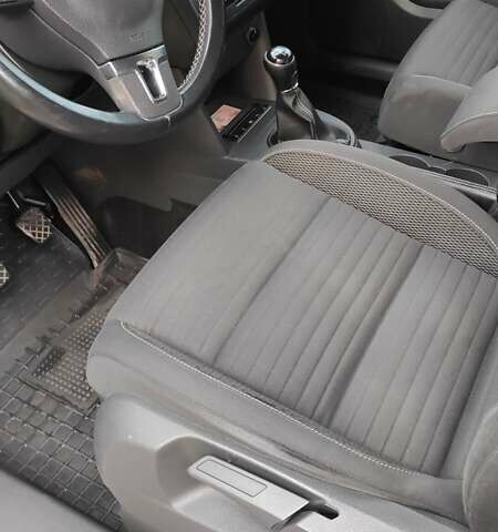 Черный Фольксваген Туран, объемом двигателя 1.97 л и пробегом 349 тыс. км за 13300 $, фото 3 на Automoto.ua