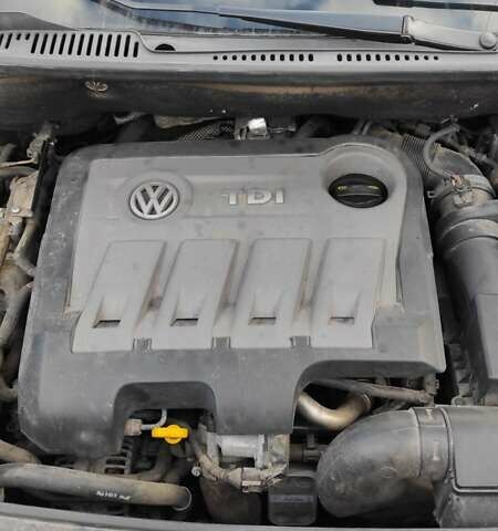 Черный Фольксваген Туран, объемом двигателя 1.97 л и пробегом 349 тыс. км за 13300 $, фото 11 на Automoto.ua