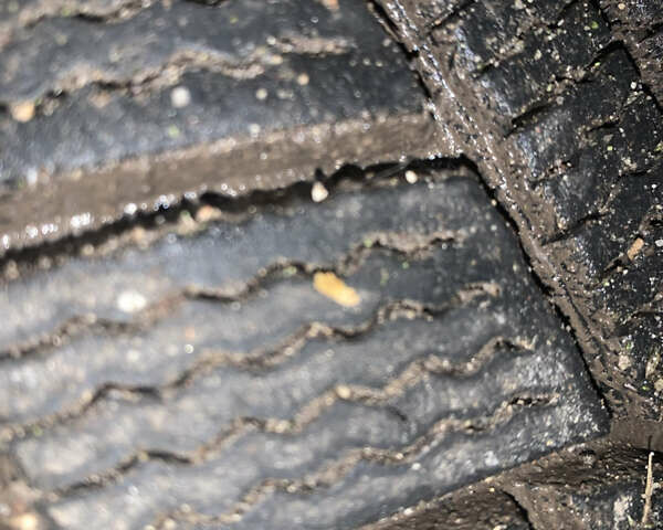 Черный Фольксваген Туран, объемом двигателя 1.97 л и пробегом 281 тыс. км за 13500 $, фото 17 на Automoto.ua