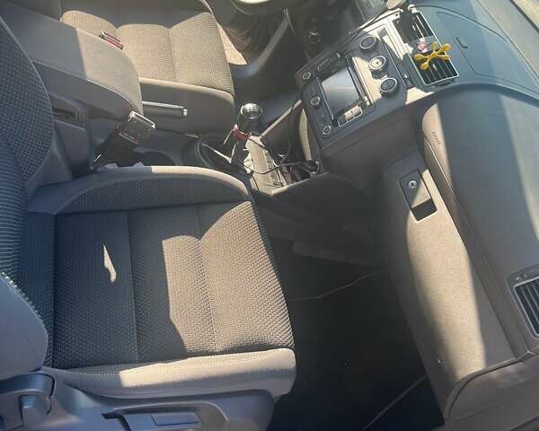 Черный Фольксваген Туран, объемом двигателя 1.6 л и пробегом 295 тыс. км за 12100 $, фото 14 на Automoto.ua