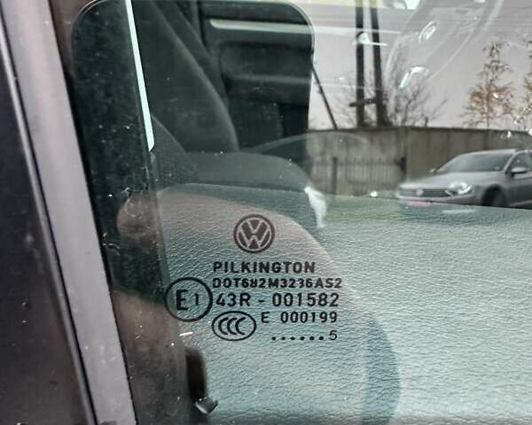 Чорний Фольксваген Туран, об'ємом двигуна 2 л та пробігом 248 тис. км за 13150 $, фото 14 на Automoto.ua