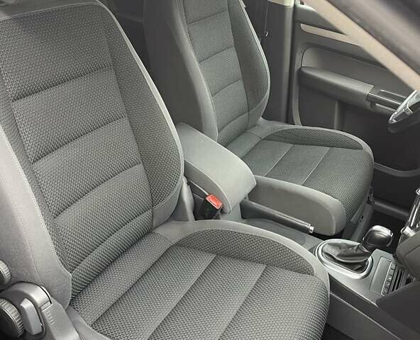 Черный Фольксваген Туран, объемом двигателя 1.4 л и пробегом 207 тыс. км за 10777 $, фото 209 на Automoto.ua