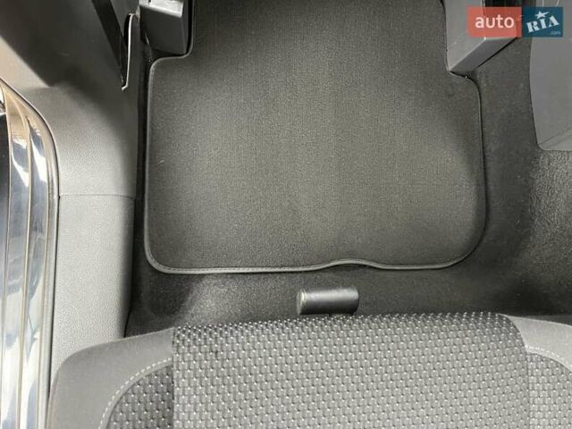 Черный Фольксваген Туран, объемом двигателя 1.4 л и пробегом 207 тыс. км за 10777 $, фото 126 на Automoto.ua