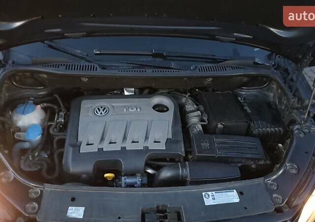 Черный Фольксваген Туран, объемом двигателя 1.6 л и пробегом 165 тыс. км за 13250 $, фото 81 на Automoto.ua