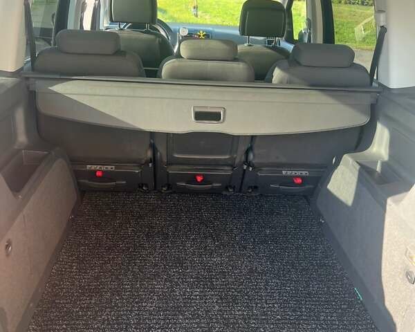 Черный Фольксваген Туран, объемом двигателя 1.6 л и пробегом 295 тыс. км за 12100 $, фото 17 на Automoto.ua