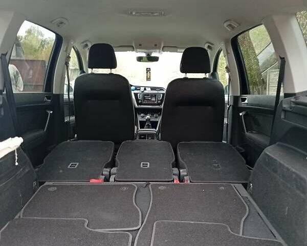 Черный Фольксваген Туран, объемом двигателя 1.6 л и пробегом 230 тыс. км за 15000 $, фото 1 на Automoto.ua