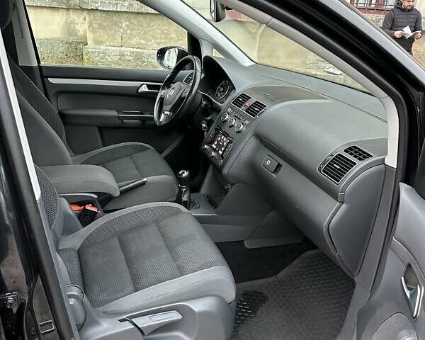 Чорний Фольксваген Туран, об'ємом двигуна 2 л та пробігом 248 тис. км за 13150 $, фото 12 на Automoto.ua