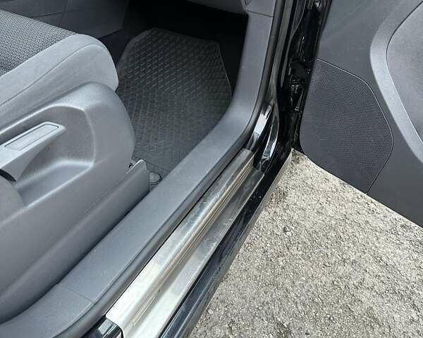 Чорний Фольксваген Туран, об'ємом двигуна 2 л та пробігом 248 тис. км за 13150 $, фото 17 на Automoto.ua