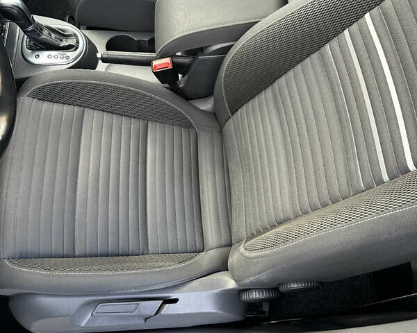 Черный Фольксваген Туран, объемом двигателя 1.97 л и пробегом 223 тыс. км за 13450 $, фото 17 на Automoto.ua