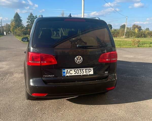 Черный Фольксваген Туран, объемом двигателя 1.6 л и пробегом 295 тыс. км за 12100 $, фото 4 на Automoto.ua