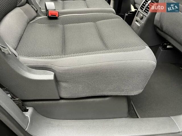 Черный Фольксваген Туран, объемом двигателя 1.4 л и пробегом 207 тыс. км за 10777 $, фото 136 на Automoto.ua