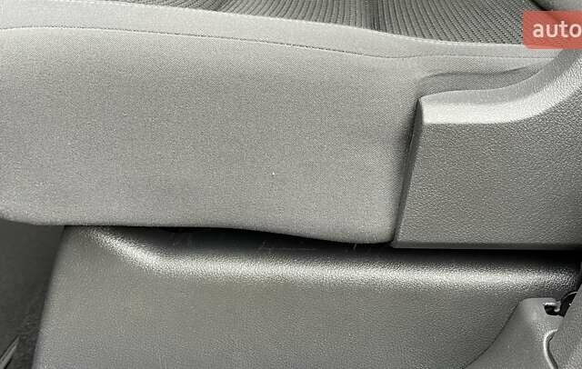 Черный Фольксваген Туран, объемом двигателя 1.4 л и пробегом 207 тыс. км за 10777 $, фото 125 на Automoto.ua