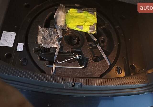 Черный Фольксваген Туран, объемом двигателя 1.6 л и пробегом 165 тыс. км за 13250 $, фото 47 на Automoto.ua