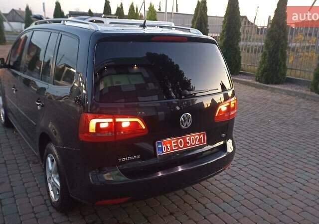 Черный Фольксваген Туран, объемом двигателя 1.6 л и пробегом 165 тыс. км за 13250 $, фото 51 на Automoto.ua