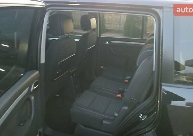 Черный Фольксваген Туран, объемом двигателя 1.6 л и пробегом 165 тыс. км за 13250 $, фото 28 на Automoto.ua