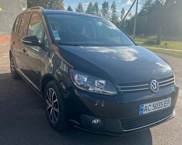 Черный Фольксваген Туран, объемом двигателя 1.6 л и пробегом 295 тыс. км за 12100 $, фото 2 на Automoto.ua