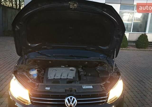 Черный Фольксваген Туран, объемом двигателя 1.6 л и пробегом 165 тыс. км за 13250 $, фото 84 на Automoto.ua