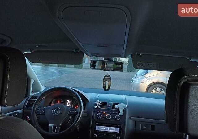 Черный Фольксваген Туран, объемом двигателя 1.6 л и пробегом 165 тыс. км за 13250 $, фото 43 на Automoto.ua