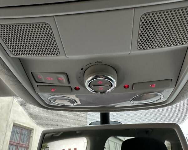 Чорний Фольксваген Туран, об'ємом двигуна 2 л та пробігом 248 тис. км за 13150 $, фото 23 на Automoto.ua