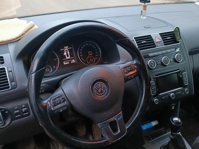 Черный Фольксваген Туран, объемом двигателя 1.6 л и пробегом 293 тыс. км за 10500 $, фото 4 на Automoto.ua