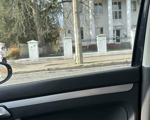 Черный Фольксваген Туран, объемом двигателя 1.97 л и пробегом 223 тыс. км за 13450 $, фото 42 на Automoto.ua