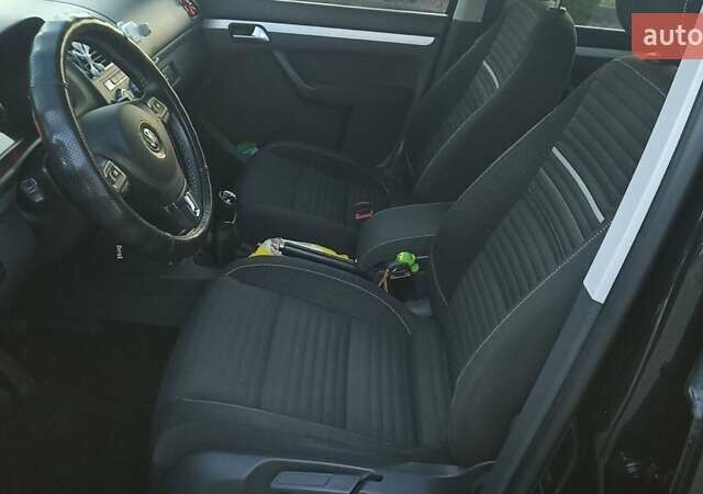 Черный Фольксваген Туран, объемом двигателя 1.6 л и пробегом 165 тыс. км за 13250 $, фото 22 на Automoto.ua