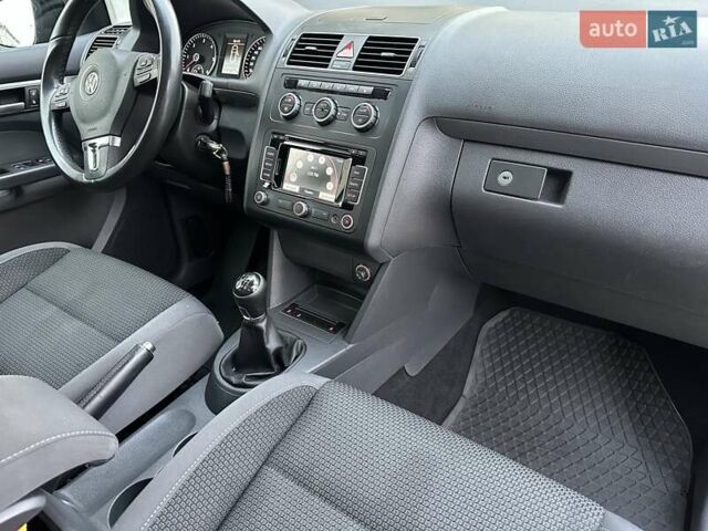 Чорний Фольксваген Туран, об'ємом двигуна 2 л та пробігом 248 тис. км за 13150 $, фото 18 на Automoto.ua