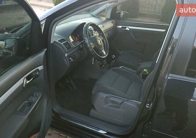 Черный Фольксваген Туран, объемом двигателя 1.6 л и пробегом 165 тыс. км за 13250 $, фото 21 на Automoto.ua