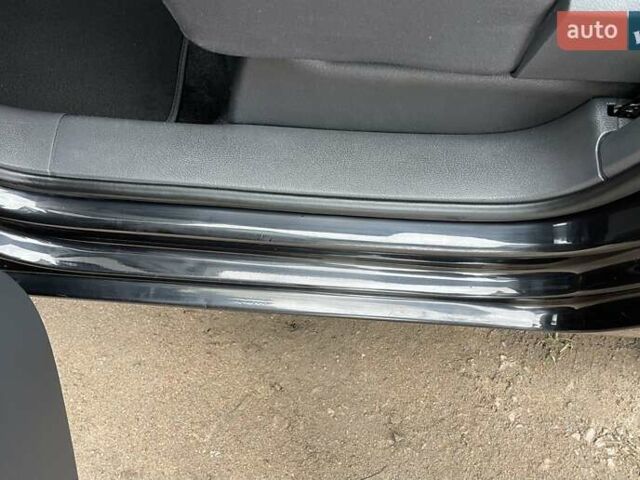 Черный Фольксваген Туран, объемом двигателя 1.4 л и пробегом 207 тыс. км за 10777 $, фото 124 на Automoto.ua