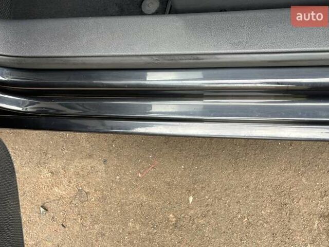 Черный Фольксваген Туран, объемом двигателя 1.4 л и пробегом 207 тыс. км за 10777 $, фото 53 на Automoto.ua