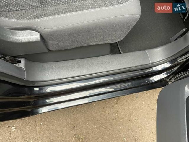 Черный Фольксваген Туран, объемом двигателя 1.4 л и пробегом 207 тыс. км за 10777 $, фото 135 на Automoto.ua