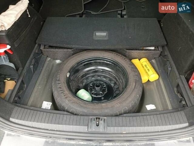 Черный Фольксваген Туран, объемом двигателя 1.6 л и пробегом 230 тыс. км за 15000 $, фото 2 на Automoto.ua