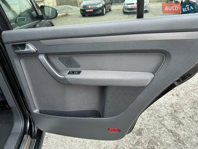 Чорний Фольксваген Туран, об'ємом двигуна 2 л та пробігом 248 тис. км за 13150 $, фото 15 на Automoto.ua