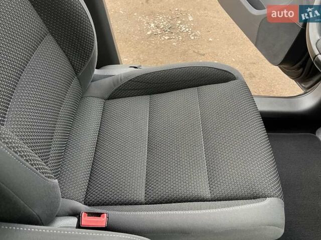 Черный Фольксваген Туран, объемом двигателя 1.4 л и пробегом 207 тыс. км за 10777 $, фото 45 на Automoto.ua