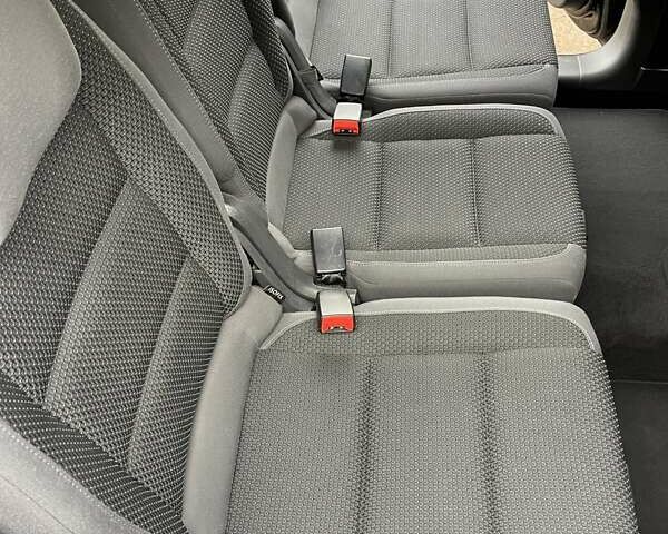 Черный Фольксваген Туран, объемом двигателя 1.4 л и пробегом 207 тыс. км за 10777 $, фото 141 на Automoto.ua