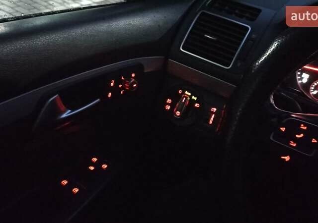 Черный Фольксваген Туран, объемом двигателя 1.6 л и пробегом 165 тыс. км за 13250 $, фото 89 на Automoto.ua