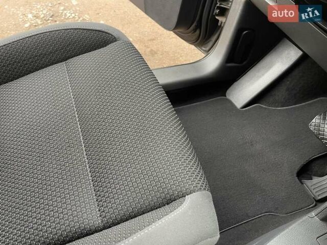 Черный Фольксваген Туран, объемом двигателя 1.4 л и пробегом 207 тыс. км за 10777 $, фото 49 на Automoto.ua