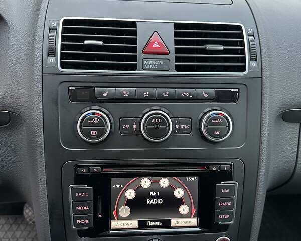 Чорний Фольксваген Туран, об'ємом двигуна 2 л та пробігом 248 тис. км за 13150 $, фото 19 на Automoto.ua