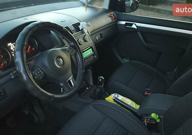 Черный Фольксваген Туран, объемом двигателя 1.6 л и пробегом 165 тыс. км за 13250 $, фото 29 на Automoto.ua