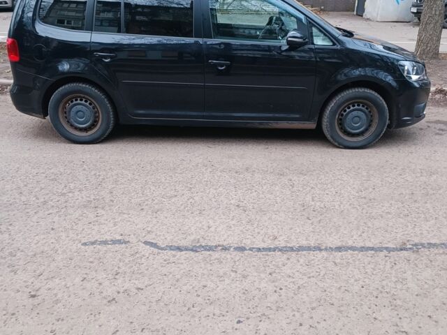 Черный Фольксваген Туран, объемом двигателя 1.6 л и пробегом 293 тыс. км за 10500 $, фото 3 на Automoto.ua