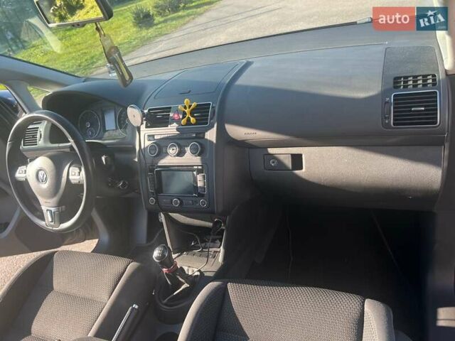 Черный Фольксваген Туран, объемом двигателя 1.6 л и пробегом 295 тыс. км за 12100 $, фото 15 на Automoto.ua
