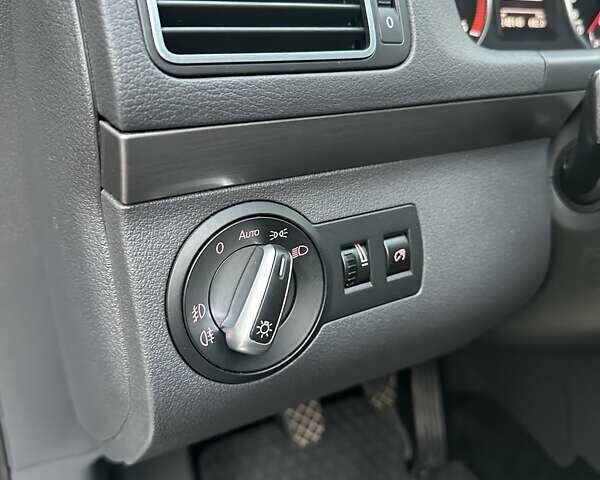 Чорний Фольксваген Туран, об'ємом двигуна 2 л та пробігом 248 тис. км за 13150 $, фото 21 на Automoto.ua