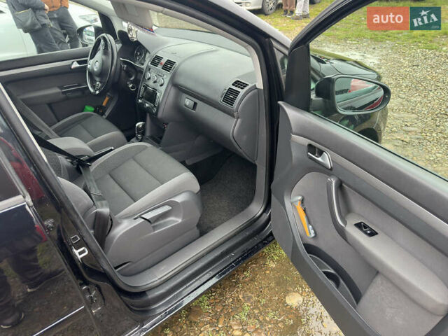 Чорний Фольксваген Туран, об'ємом двигуна 1.6 л та пробігом 253 тис. км за 12700 $, фото 14 на Automoto.ua