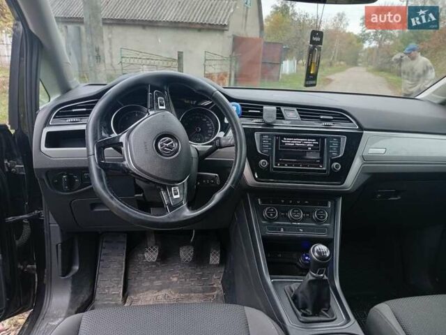 Черный Фольксваген Туран, объемом двигателя 1.6 л и пробегом 230 тыс. км за 15000 $, фото 4 на Automoto.ua