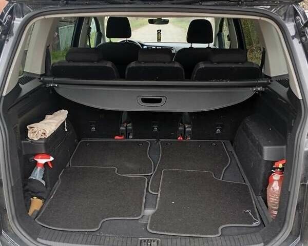 Черный Фольксваген Туран, объемом двигателя 1.6 л и пробегом 230 тыс. км за 15000 $, фото 3 на Automoto.ua